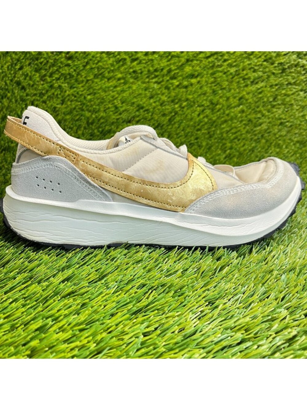 Nike Waffle Debut Light Orewood Brown Gold Womens Size 9 Athletic Shoes Sneakers
